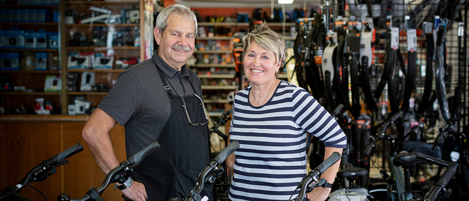 Josef und Irene Rosenhammer führen seit über 40 Jahren den Betrieb Fahrrad Rosenhammer in Regensburg.