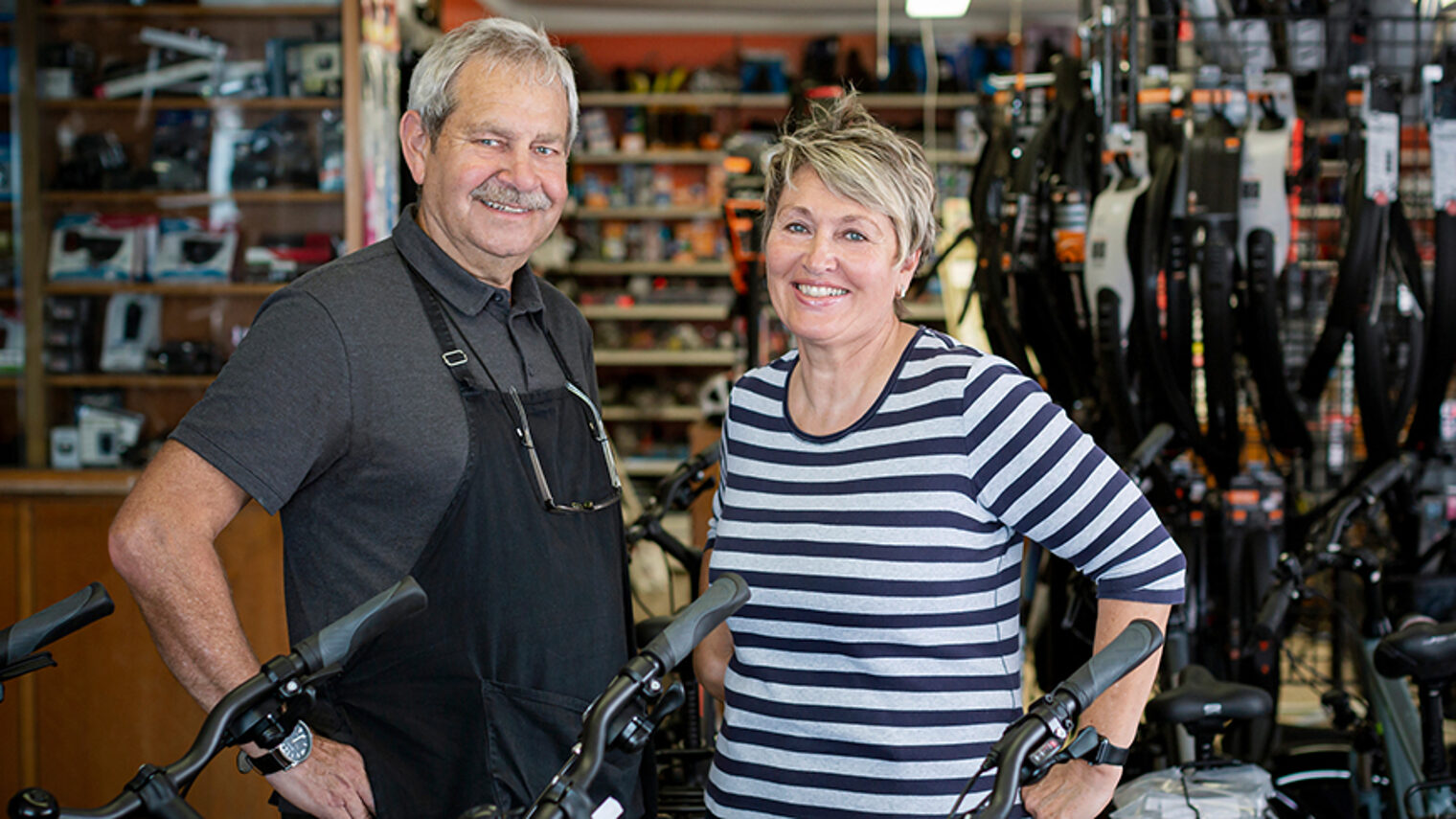 Josef und Irene Rosenhammer führen seit über 40 Jahren den Betrieb Fahrrad Rosenhammer in Regensburg.